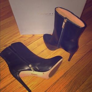 Louise et Cie black leather booties Sz 9